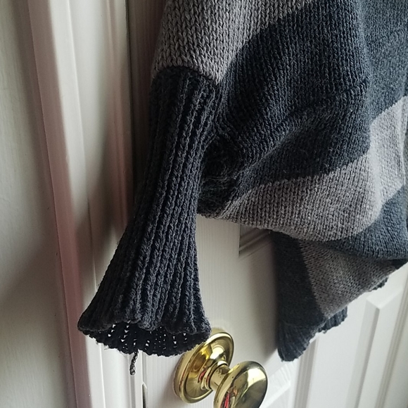 Poncho - Picture 3 of 8